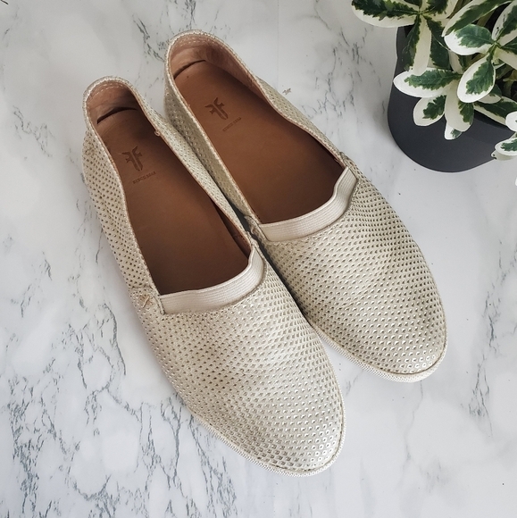 Frye Melanie Diamond Embossed Leather Slip On Loafer Neutral Comfy Boho 6 - Picture 1 of 8
